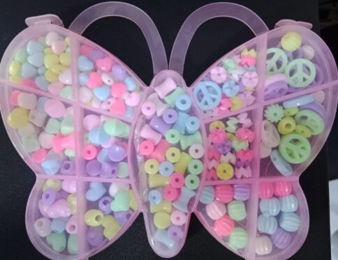 علبة خرز اطفال وسط