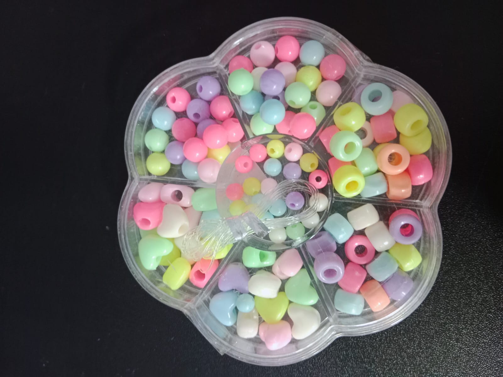 علبة خرز اطفال صغيرة