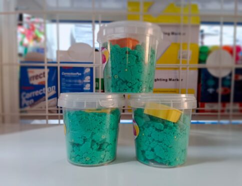 صلصال رمل + لعبة